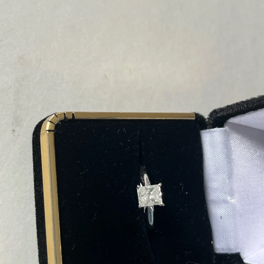 Genuine Diamond Engagement Ring 0.96 carat. - Picture 3 of 16